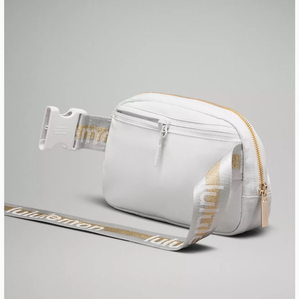 Lululemon belt bag wordmark 1L - Picture 4 of 6
